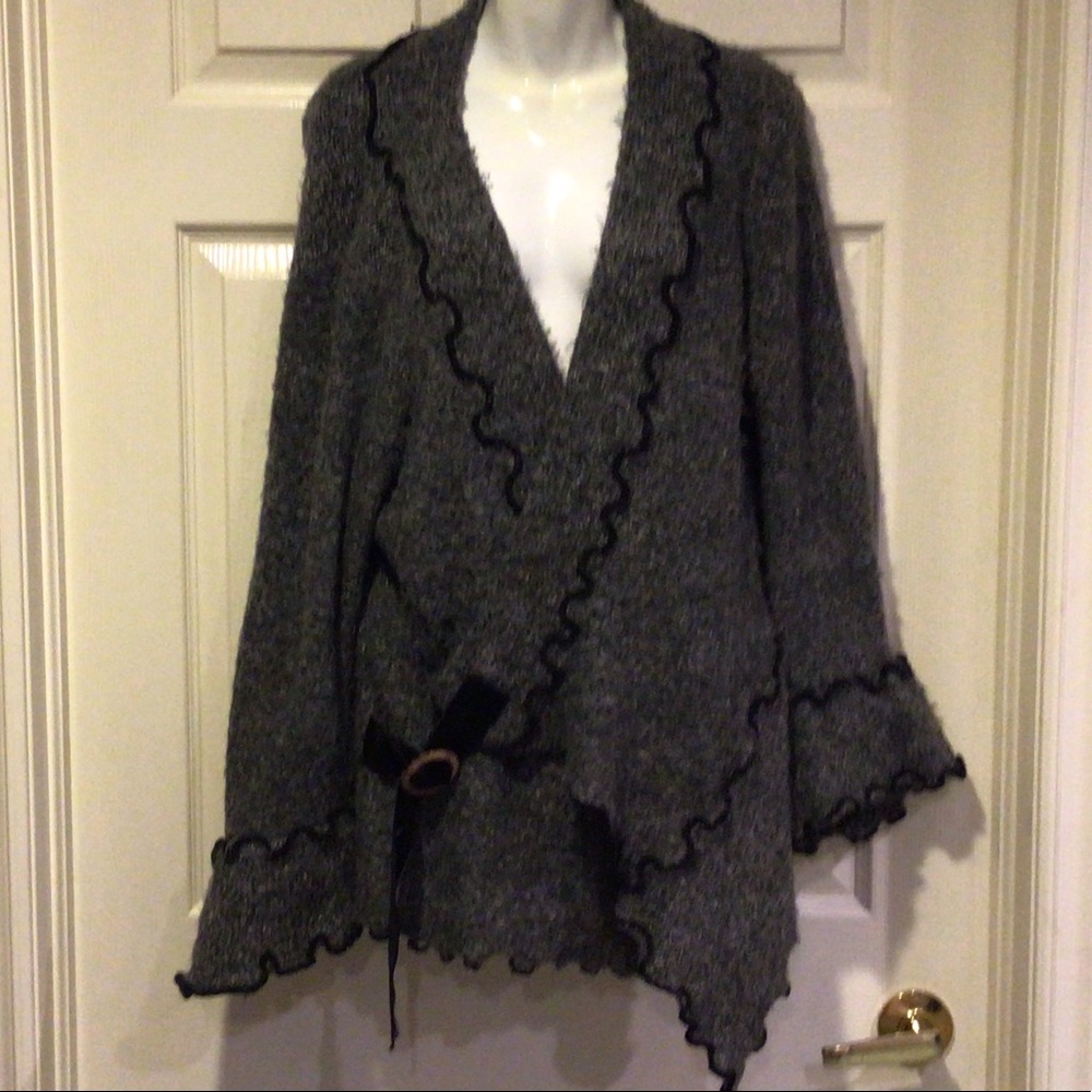 💕💕Host Pick💕💕⬇️Price Dropped ⬇️Grey/black pullover faux wrap knit sweater